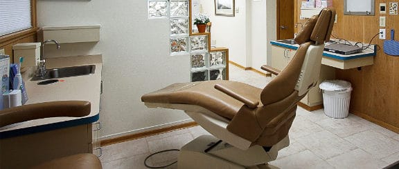 Seat and exam room in Clinic